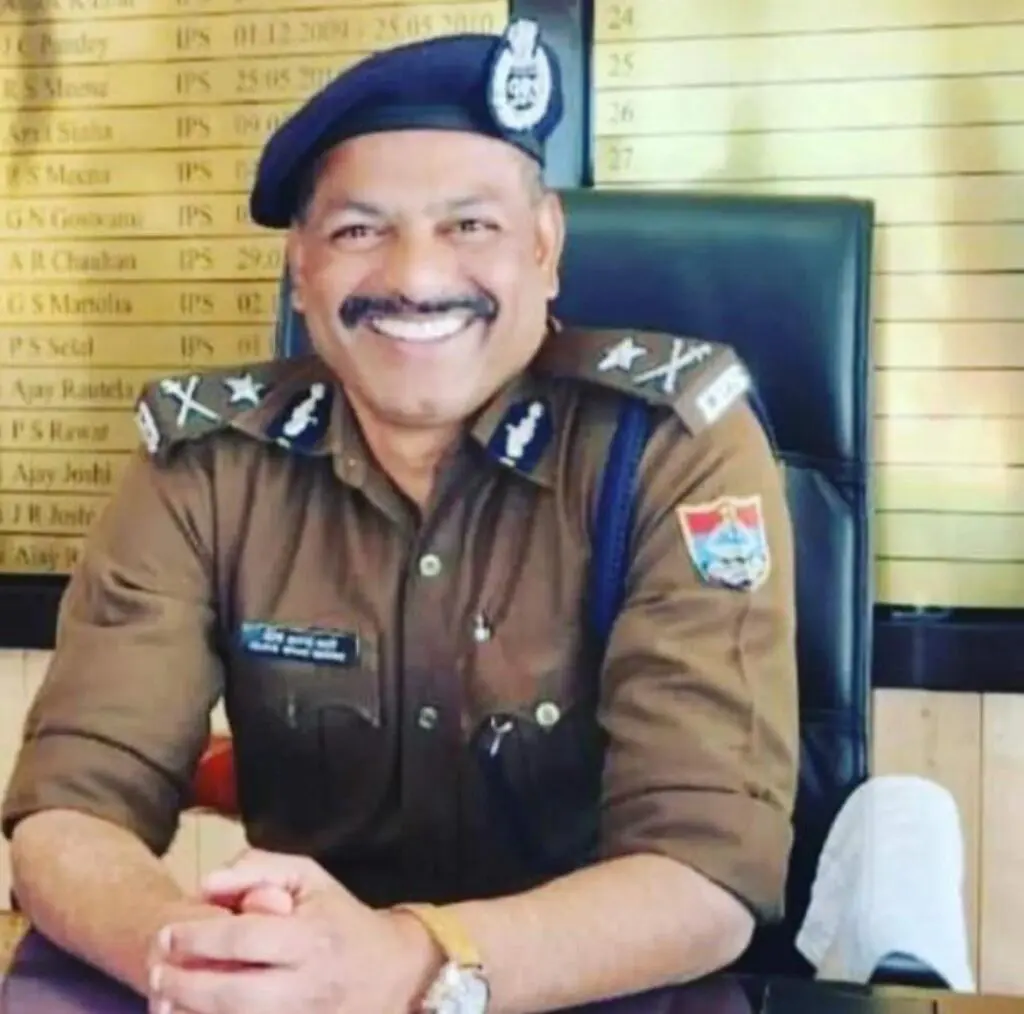 बड़ी खबर (उत्तराखंड) सोशल मीडिया को लेकर पुलिस कार्मिकों के लिए एडवाइजरी हुई जारी।। - Uttarakhand City News